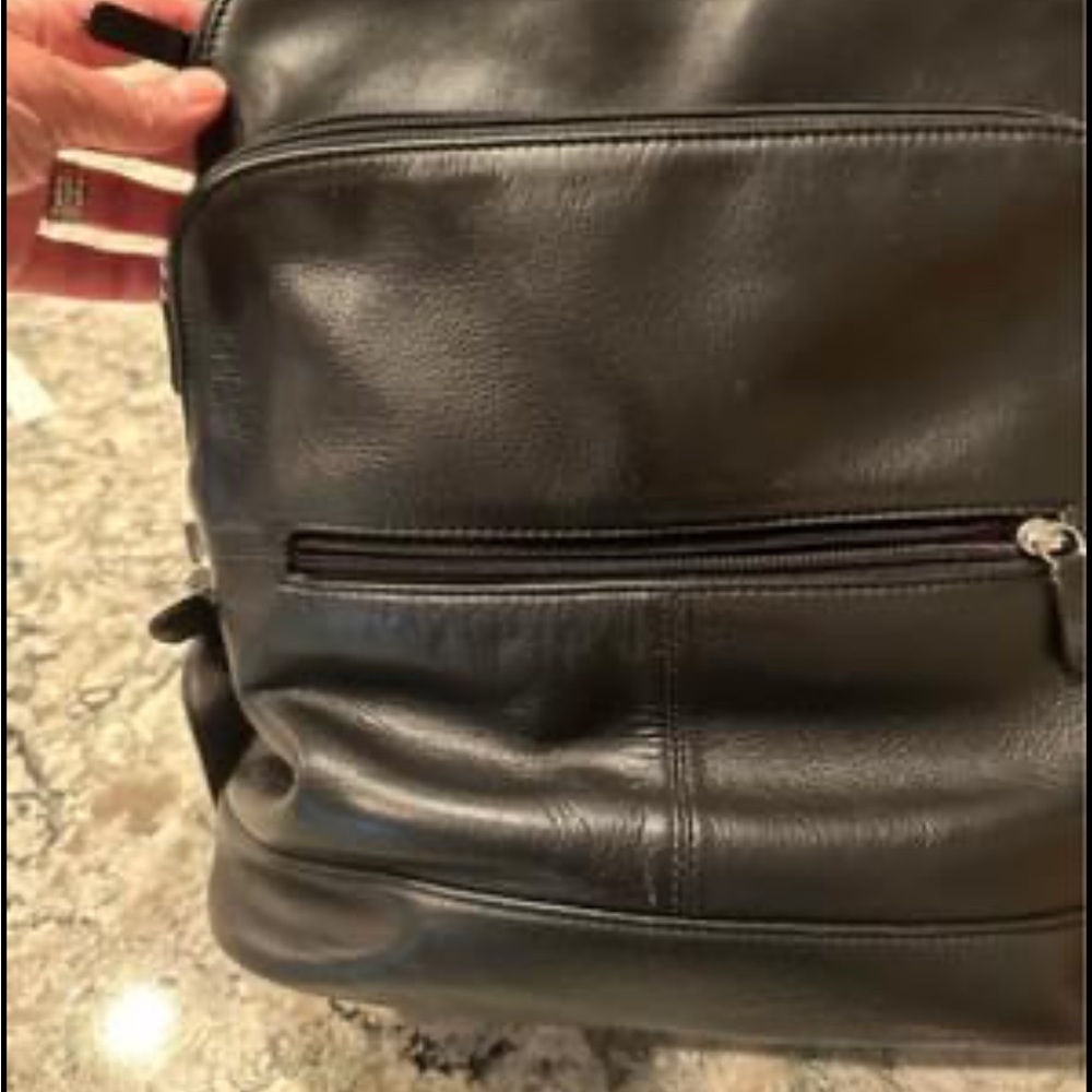 ili RFID leather backpack with adjustable straps